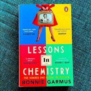 Lessons in Chemistry by Bonnie Garmus BOOK